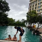 Ayesha Singh Instagram – 1.Kinnu n me ready to hit the pool 
2.Had a little swim n mom wants a little click, so we pose
3.Papa is like You guys aren’t photo ready, let me fix your hair Kinnu
4.Papa is like ENOUGHHHH..and I m like AAAAAAHHHHHH
5.HELLO RAINS❤️😜🥰