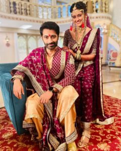 Ayesha Singh Instagram - Couple of failed attempts at posing but we ended up laughing at it🤭♥️🥰🙈. 📸 @richardanilmacwan 🥰🙏🏻 @rohityadav0o 🥰🙏🏻