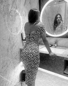 Barkha Bisht Sengupta Instagram - Looking at you looking at me 🖤

#instagram #instapost #ootdfashion #blackamdwhite