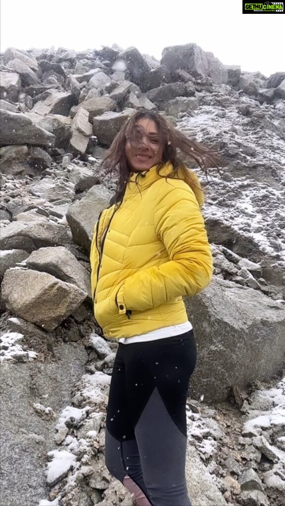 Barkha Bisht Sengupta Instagram - Weren’t expecting snow …. But there it was…. In all it’s glory …. just like life sometimes …. What else can u do but make the most of it ❄️ ❄️ ❄️ Changla Pass