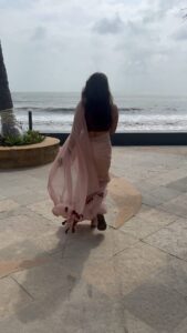Barkha Bisht Sengupta Instagram - Felt pretty 🌸…. Also people who know me … know of my love for sarees …. Special mention to @suta_bombay for creating such beautiful colours and fabrics … making me want to wear sarees even more ! #notapaidpromotion