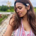 Barkha Bisht Sengupta Instagram – When life gives you flowers … wear them with grace 🌸 

#flowerstory #instagood #instagram