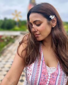 Barkha Bisht Sengupta Instagram - When life gives you flowers … wear them with grace 🌸 

#flowerstory #instagood #instagram