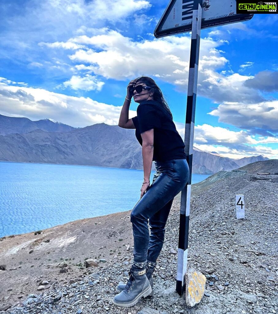 Barkha Bisht Sengupta Instagram - Meet me where the skies are blue …… 🌌 #ladhakh #pangonglake #instagood #instamood Pangong