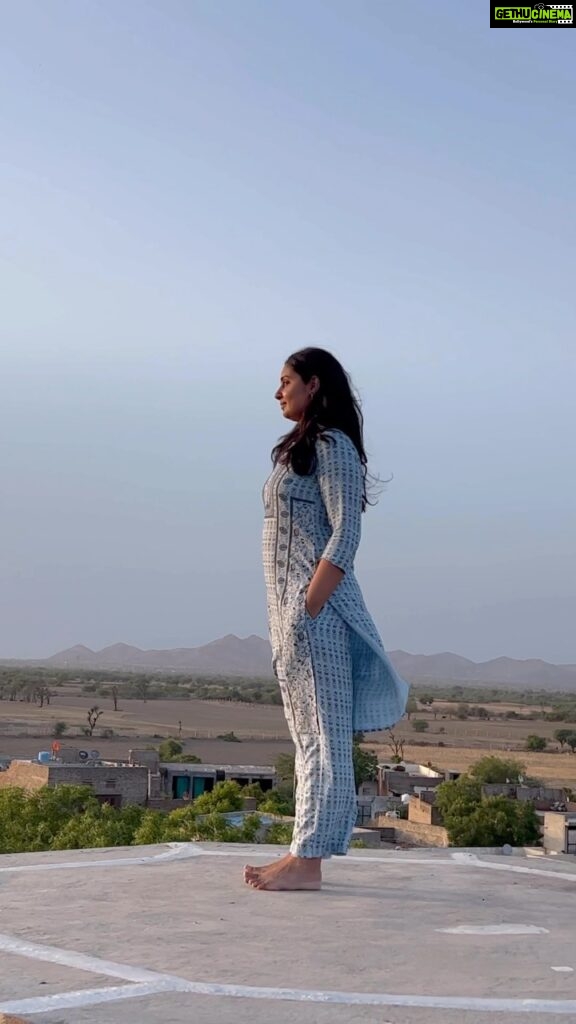 Bhanushree Mehra Instagram - I recently had the pleasure of staying at @chanoud.garh and it was such a delightful experience. It’s a stunning and a peaceful place situated in the Pali district of Rajasthan ( two hours from Jodhpur) in a small village called Chanoud. The hotel is run by the lovely family who took care of us like we were their own, always making us feel at home and feeding us food that I can still taste in my mouth. It was so so good ! I loved that there were no tv’s in the rooms which was a welcome change. We were encouraged to spend time outdoors, indulge in a cooking class or simply go for a village walk and explore the rural way of life in Rajasthan. This place is truly a hidden gem that needs to be discovered. If you’re tired of the usual touristy places and looking for something unique, Chanoud Garh Palace Hotel is where you should be headed. It’s a place where you can slow down, disconnect and yet enjoy all the modern amenities available to you at the hotel. @chanoud.garh Thank you @anchal.raghav @swati.chanoudgarh @mahiraj_singh_ for a lovely time and for all the beautiful conversations:) . . . . . #chanoudgarh #chanoudgarhpalace #palidistrict #rajasthan