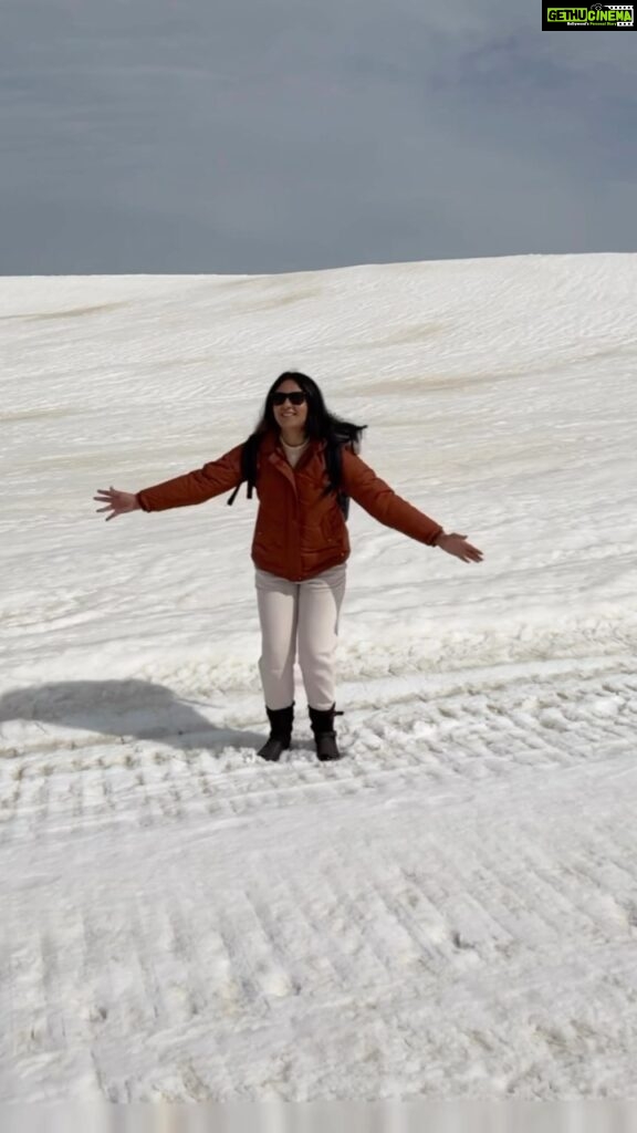 Bhanushree Mehra Instagram - Snoww much fun !! ❄️🌨️ #Gulmarg Gulmarg, Kashmir