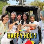 Bhanushree Mehra Instagram - A colorful celebration of love, laughter, and togetherness! Happy Holi everyone! 🌈❤️ . . . . . #holi2023 #festivalofcolors #familygettogether Amritsar, Punjab