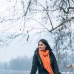Bhanushree Mehra Instagram - Sometimes, the best thing to do is stop, breathe, and take in the beauty of the world around you ! . . 📸 Beautifully shot by @theotherrumii . . . . . #pauseandreflect #dallake #srinagar #serenity