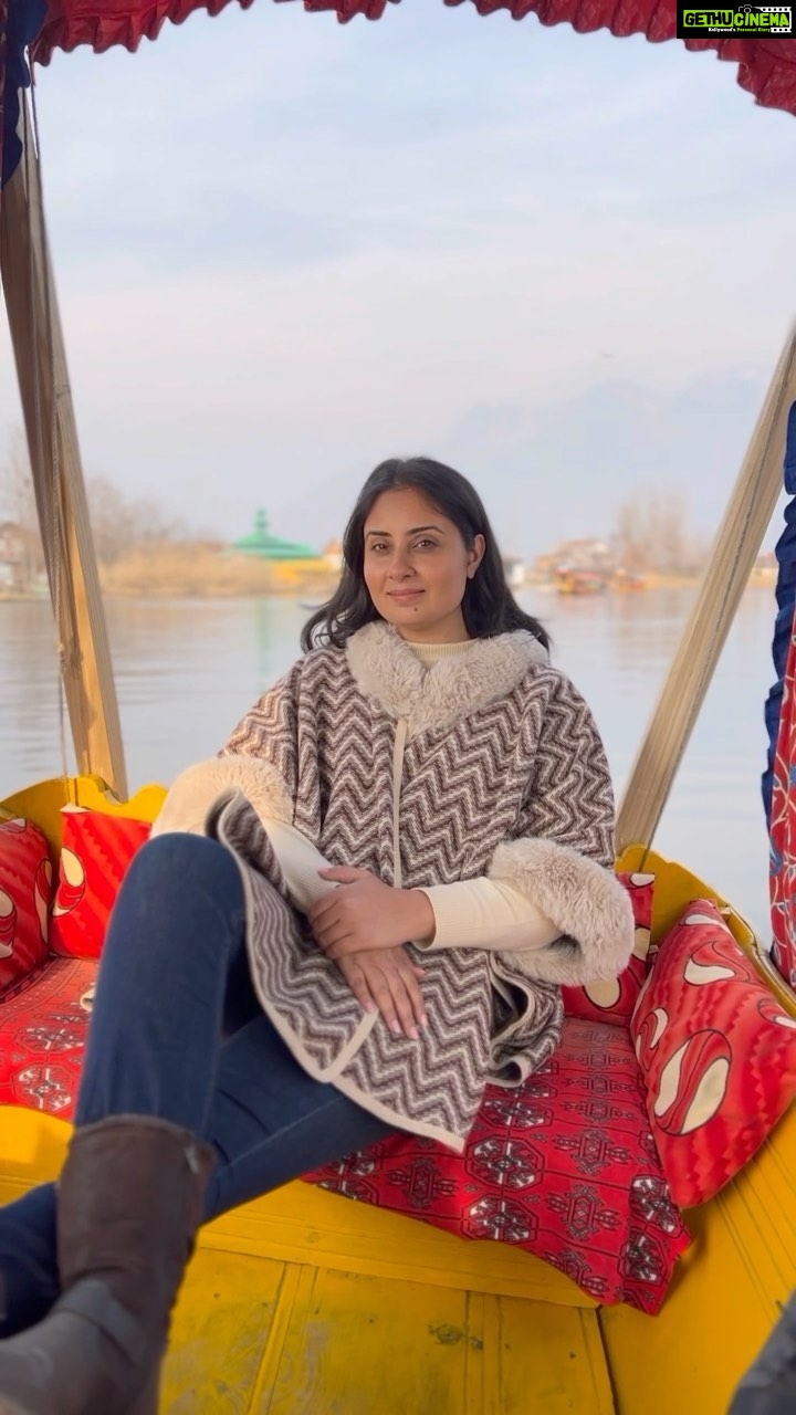 Bhanushree Mehra Instagram - Witnessing the beauty of the sun setting over Dal Lake, a moment of pure bliss ! . . . . . . . . . . #shikararide #srinagar #dallake #sunset #kashmir Srinagar, Jammu and Kashmir