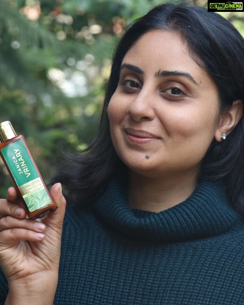 Bhanushree Mehra Instagram - Indulge in this luxurious sandalwood & honey nourishing body lotion by @janicaherbals that helps to moisturise and hydrate the skin, making it soft and smooth. Additionally it has a relaxing and calming scent which can help to reduce stress and overall well being. Shop here - https://janicaherbals.com/ . . . . . . #sandalwood #bodylotion #skinnourishment #janicaherbals