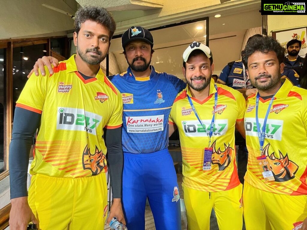 Bharath Instagram - About yesterday !! Wat a humble and sweet personality to vibe with . Thanks Sudeep Anna all fr the love and hospitality .🏏😃🤝 M. Chinnaswamy Stadium