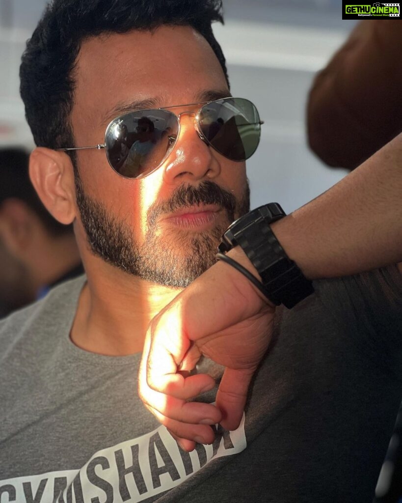 Bharath Instagram - Light and shadow game !! 📸 @shanthnu 😎