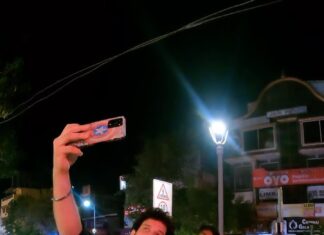 Bharath Instagram - About last night !! “Glad to meet few fans at pondy bazar streets while doing a random late night photoshoot . Getting compliments and appreciations from them wouldn’t match any awards . And these are few beautiful moments captured during the random meet-up by @karthikeyanthirumal 📸 Potraits coming 🔜😀 Thank you so much for the love ❤️ #instagood #randomclicks #fanslove #gratitude #instareels #streetphotography #suthudhusuthudhu #trending