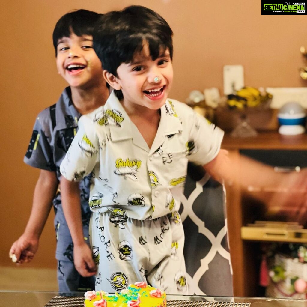 Bharath Instagram - Happy 5th birthday ma boys !! Five is fabulously, fantastically fun.. just like you both . Love you both to the moon and back 🥥. #happybirthday #aadhyan #jayden #fathersons #love