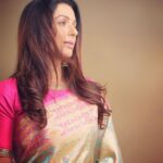 Bhumika Chawla Instagram - Taash ke paton ki tarah khel khelte hai jo… Ikke or Badshah ke dum pe Rehte hai jo … Khel khatam hone pe …. IKKA AUR GULAM Aakhir Rehte toh ek hi taash ki gaddi mein hai . — #kumaransilks.delhi