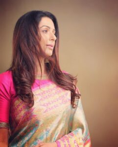 Bhumika Chawla Instagram - Taash ke paton ki tarah khel khelte hai jo… 
Ikke or Badshah ke dum pe  Rehte hai jo … 

Khel khatam hone pe …. 

IKKA AUR GULAM 
Aakhir 

Rehte toh ek hi taash ki gaddi mein hai .

— #kumaransilks.delhi