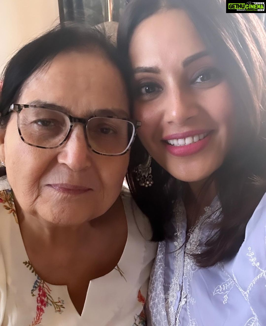 Bipasha Basu Instagram - Eid Mubarak ❤️ Thank you Aunty , @jannatkhan1618 @ayazkhan701 and Dua doll ❤️🤗