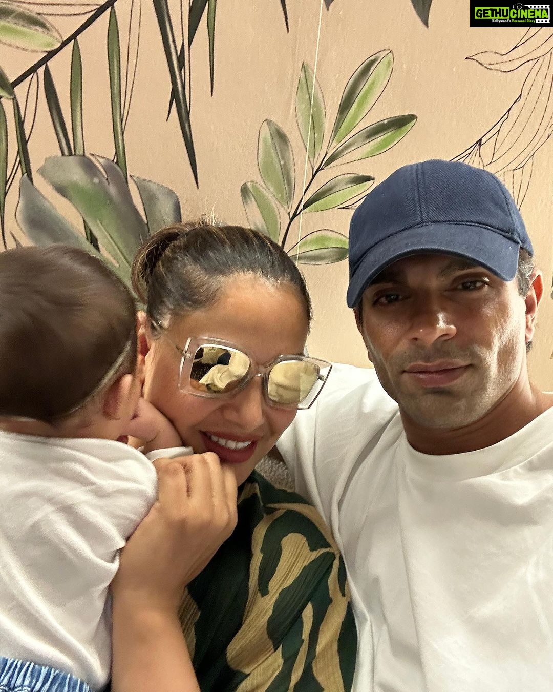Bipasha Basu Instagram - Devi’s first holiday was a super hit ❤️🧿❤️🧿❤️🧿❤️🧿❤️🧿❤️🧿❤️🧿❤️ #monkeylove #devibasusinghgrover