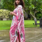 Bipasha Basu Instagram - No make up No Hair Sometimes I don’t care 😃 📸 Hubby