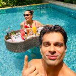 Bipasha Basu Instagram - Floating Breakfast 🤤😋 After a good work out and swim you need good food 😀 #stregisgoa #liveexquisite