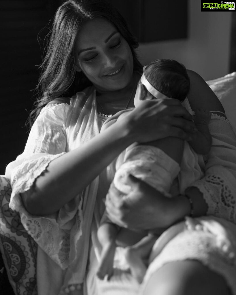 Bipasha Basu Instagram - Devi turns 3 months old ❤️🙏🧿So fast ❤️🙏🧿Every second with her … is the best memory for us ❤️ Papa & Mamma are just sooooo over the moon❤️🧿🙏 #newparents #monkeylove #newmom #sweetbabygirl #gratitude #love #blessed #jaimatadi #durgadurga 📸 @vivanbhathena_official ( Vivi)