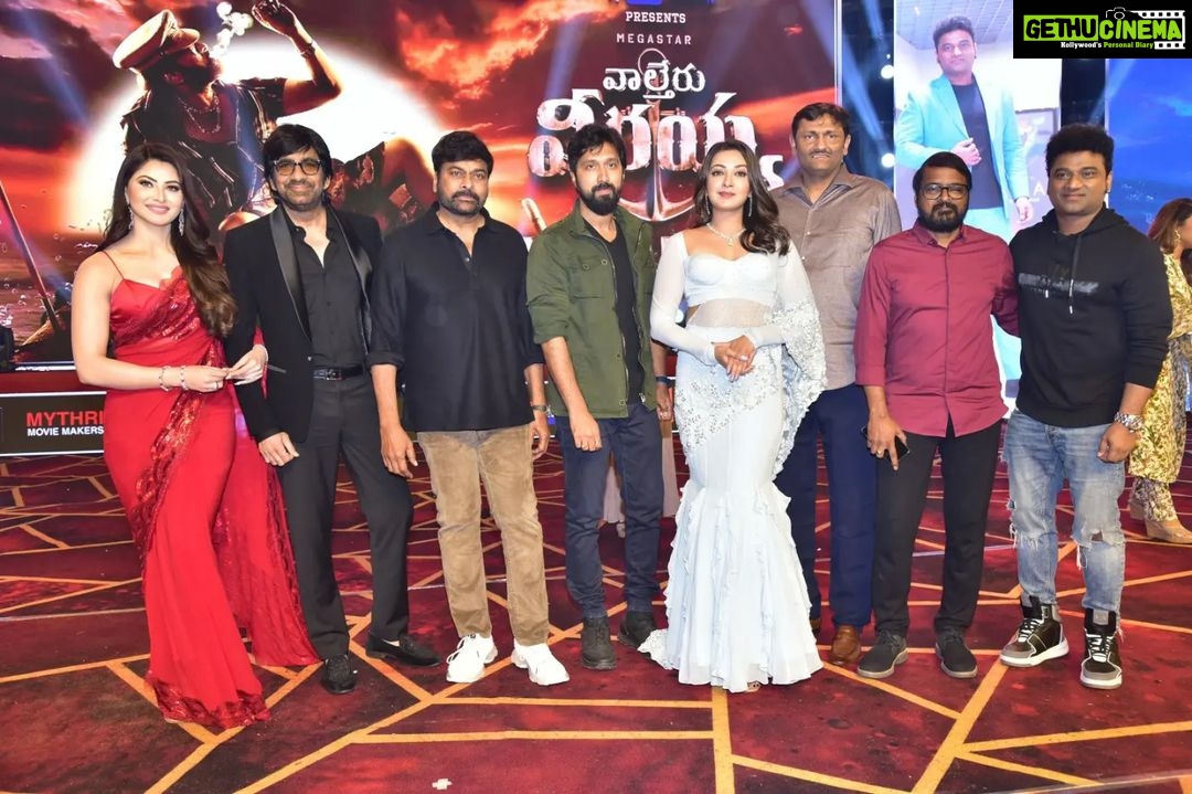 Catherine Tresa Instagram - It was a full house for #waltairveerayya ' Pre release event. Thank you Vizag for all the love !! #poonakaluloading We will see on the 13th of January in theatres! @mythriofficial @director.bobby #waltairveerayya #happyfaces #nomondayblueshere #mebeingme