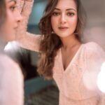 Catherine Tresa Instagram - Some of our best chats are with our mirrors..☺️ #itsallpink #onarainyday #mebeingme 📷 : @adrin_sequeira Makeup : @makeup_by_lavanya Hair : @marella_makeupstudio Assistance: @venkatbattula1 & @sathyaaparna2010 & @m_n_pavan_kumar Special shoutout to @rams417 😊