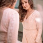 Catherine Tresa Instagram - Some of our best chats are with our mirrors..☺️ #itsallpink #onarainyday #mebeingme 📷 : @adrin_sequeira Makeup : @makeup_by_lavanya Hair : @marella_makeupstudio Assistance: @venkatbattula1 & @sathyaaparna2010 & @m_n_pavan_kumar Special shoutout to @rams417 😊