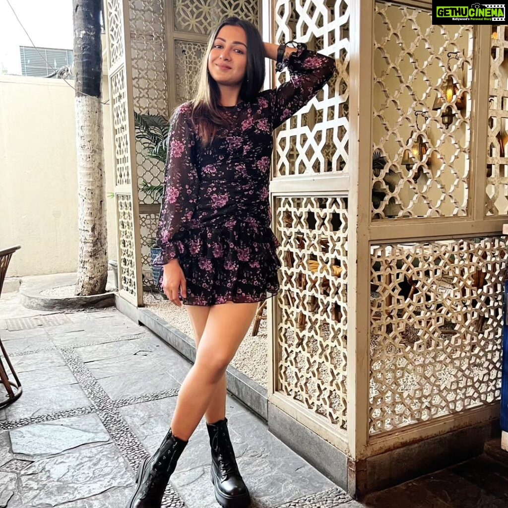 Catherine Tresa Instagram - Chilling like a villain, but with good intentions 😜 #weekendishere #timeout #turkishcoffeetime #mebeingme #fridayvibes