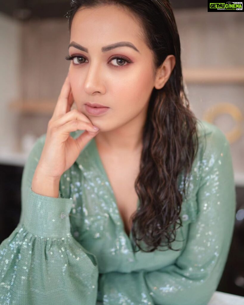 Catherine Tresa Instagram - This is what zoning out looks like😜😎.. #weekendvibes #mebeingme #mypokerface #lovelovelove 📷 : @adrin_sequeira
