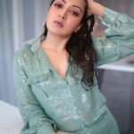 Catherine Tresa Instagram - This is what zoning out looks like😜😎.. #weekendvibes #mebeingme #mypokerface #lovelovelove 📷 : @adrin_sequeira