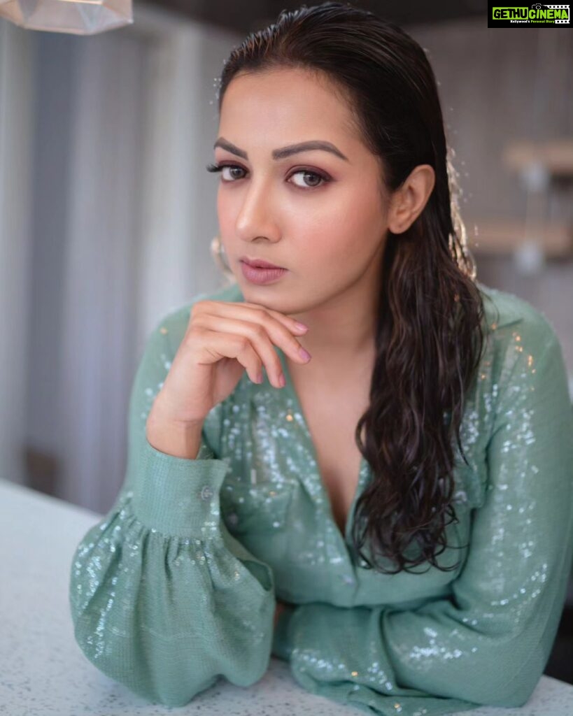 Catherine Tresa Instagram - This is what zoning out looks like😜😎.. #weekendvibes #mebeingme #mypokerface #lovelovelove 📷 : @adrin_sequeira