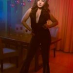 Catherine Tresa Instagram - I hope that your week ahead will be as colourful as the background in my picture♥️ #gooddays💕 #happycolors #nomondayblueshere #mebeingme 📷: @adrin_sequeira