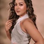 Catherine Tresa Instagram - Wild as my curls 😏😎 #curlystory #curlsandsmiles #wednesdayvibes #mebeingme