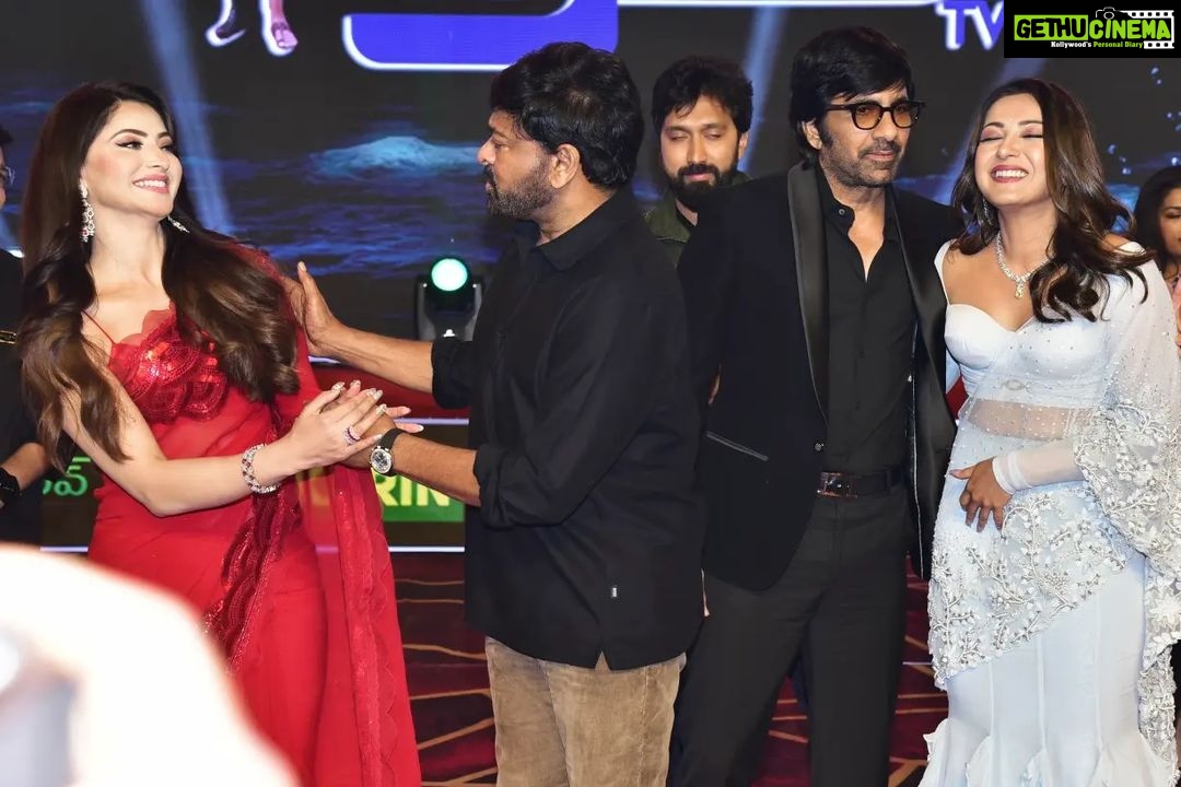 Catherine Tresa Instagram - It was a full house for #waltairveerayya ' Pre release event. Thank you Vizag for all the love !! #poonakaluloading We will see on the 13th of January in theatres! @mythriofficial @director.bobby #waltairveerayya #happyfaces #nomondayblueshere #mebeingme