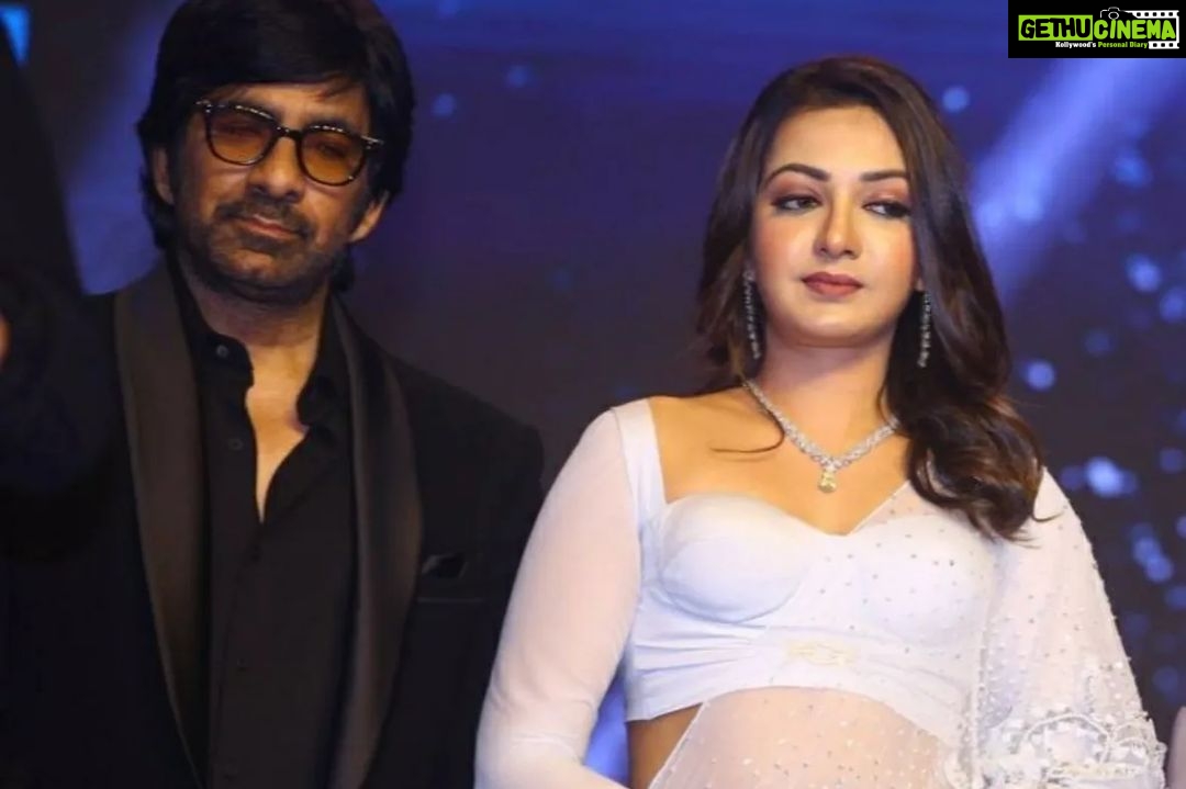 Catherine Tresa Instagram - It was a full house for #waltairveerayya ' Pre release event. Thank you Vizag for all the love !! #poonakaluloading We will see on the 13th of January in theatres! @mythriofficial @director.bobby #waltairveerayya #happyfaces #nomondayblueshere #mebeingme