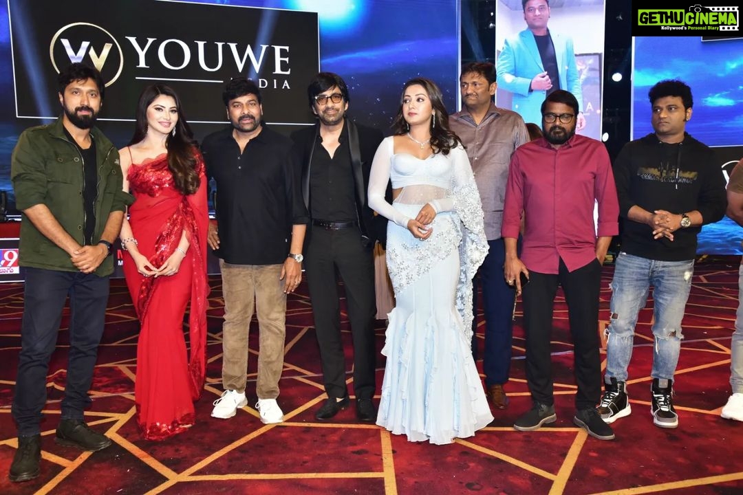 Catherine Tresa Instagram - It was a full house for #waltairveerayya ' Pre release event. Thank you Vizag for all the love !! #poonakaluloading We will see on the 13th of January in theatres! @mythriofficial @director.bobby #waltairveerayya #happyfaces #nomondayblueshere #mebeingme