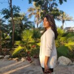 Catherine Tresa Instagram - Good hair day + golden hour = Happy Holidays!🌻 #thattimeoftheyear #happyholidays #chillmodeon #mebeingme Rixos Premium Dubai JBR
