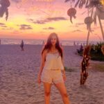 Chahatt Khanna Instagram - Summer sunsets and beach side 🌊🌞