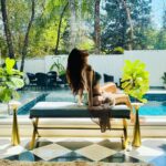 Chahatt Khanna Instagram - I choose Me time as priority ! #slowdown #metime #spatime #chahattkhanna #pool #summers #naturephotography #beach #goa #sunshine #shadowwork