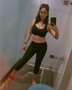 Chahatt Khanna Instagram - Just checking out !! 
#gym #fitness #health #sweatitout #ck #mumbai #chahattkhanna #fitnessjourney