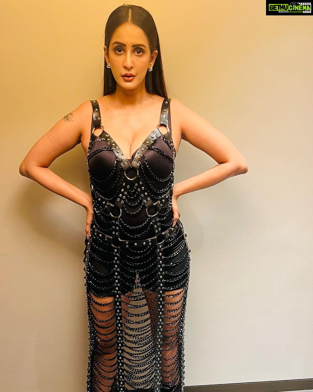 Chahatt Khanna Instagram - Glittery Night At IIFA 2023 @iifa @yasisland Team - styling @sarika_khairnar_ Hair makeup- @rimjhimraimakeup @adnan.a.abbas @sandeepchandrra Abu Dhabi, United Arab Emirates
