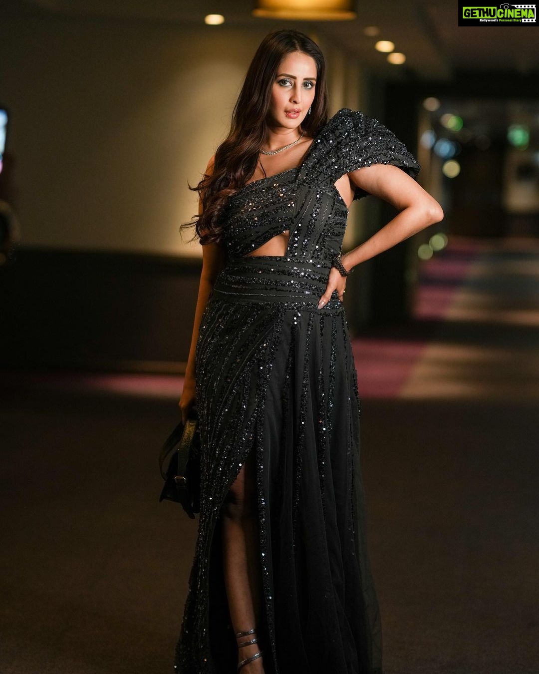 Chahatt Khanna Instagram - Some glitter & some magic with IIFA Awards @iifa Outfit- @charmisdesign Team- @divasbydivya @moin_hair_genie @adnan.a.abbas #iifa2023 #yasisland #abudhabi #awardnight #chahattkhanna #easemytrip #wizcraft Abu Dhabi, United Arab Emirates