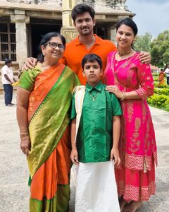 Chandan Kumar Instagram - Habbada prayuktha..🥰🥰🥰
#family
#familytime