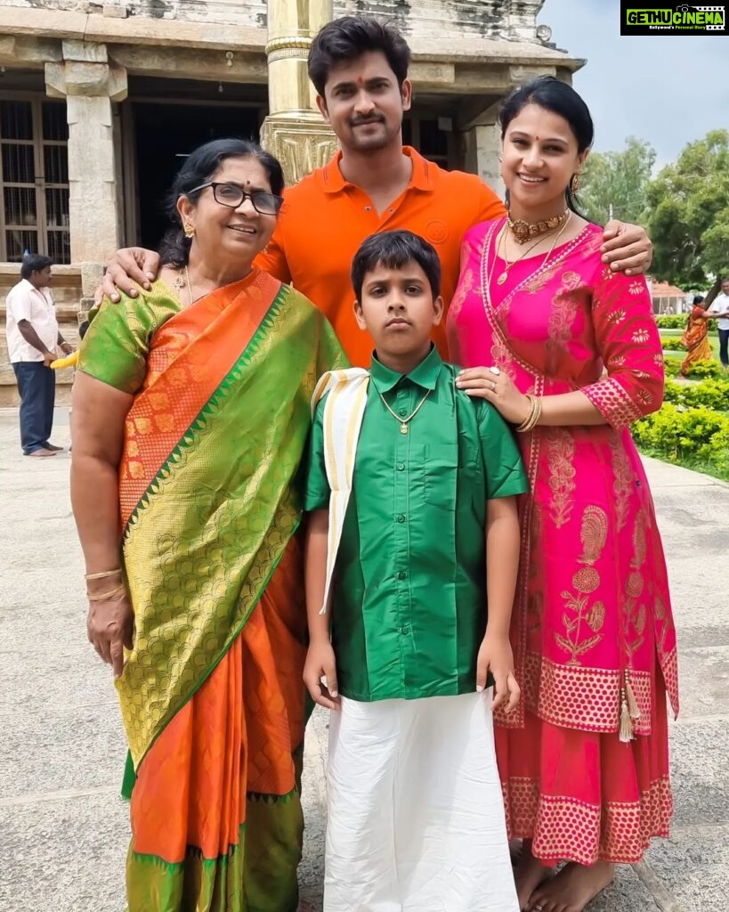 Chandan Kumar Instagram - Habbada prayuktha..🥰🥰🥰 #family #familytime Lakshminarayana Temple, Hosaholalu