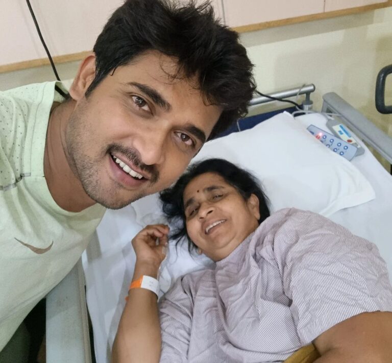 Chandan Kumar Instagram - Bega chetharisikolli amma..😘 Wish u a speedy recovery amma..❤❤ I wish I was there with u to look after.. I'm coming back to see you now..🥰 love you so much