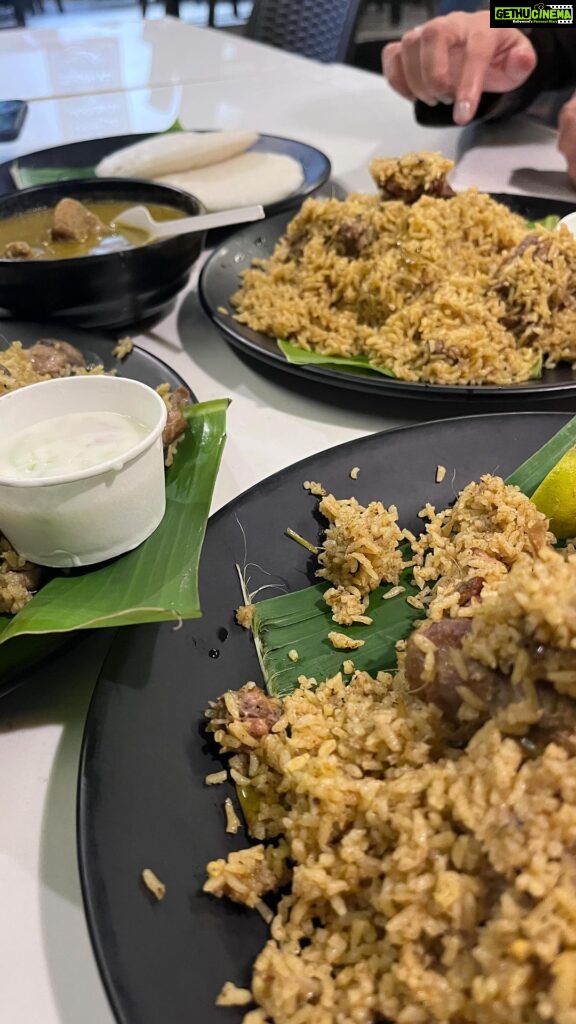 Chandan Kumar Instagram - The Early Morning biriyani 💙 Have you been to experience the taste of early morning biriyani ? This place serves the excellent food varieties where the biriyani stands to be the show stopper The founder of the the outlet is the famous actor from KFI @chandan_kumar_official The shop serves exactly at 4AM in the morning where they serve: Chicken/Mutton/mushroom Biriyani Tatte idli with chops / Chuteny Leg Soup 🍲 and other non veg items The cost of food is affordable, the average cost for team of 4 will be around 1000Rs . . Ratings: Excellent . . Location: Mandipete mysore pulav, near toll gate, Mysore road, Kumbalgudu Exact location in google maps Bangalore, India