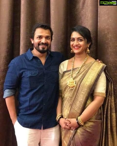 Chandan Kumar Instagram - Never wanted to post this because our whole family loved the way you guys were leading life.. such an inspiration for newly married couples. With a saddened heart, we are forced to say this.. unfortunately, there is a loss to society.. RIP spandana ma'am. We always remember you..β€οΈπ Bangalore, India