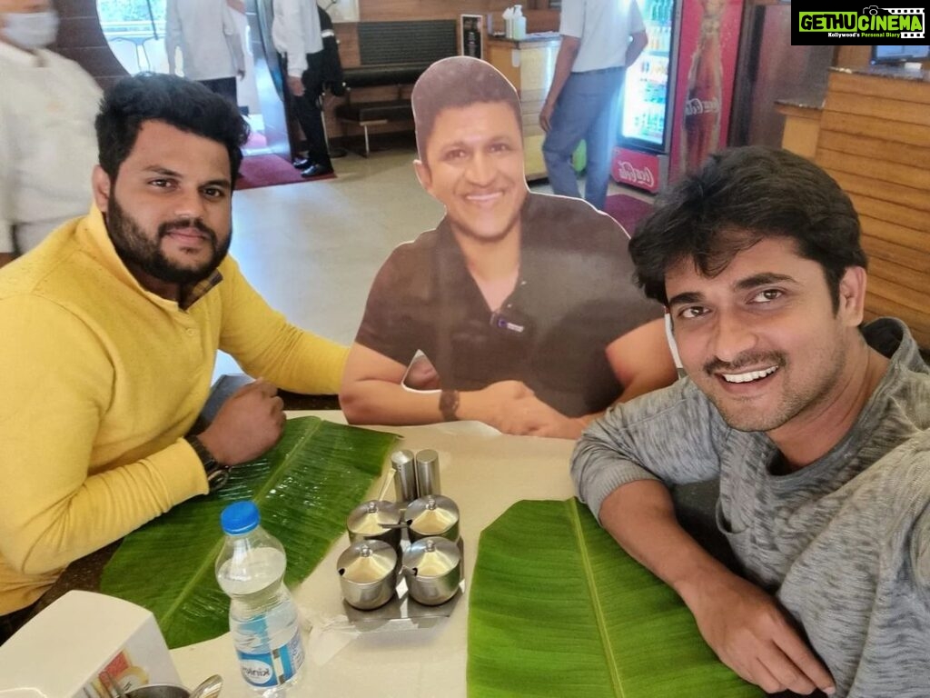 Chandan Kumar Instagram - Lunch with Appuuuuuu❤️❤️❤️❤️ All the best GANDHADA GUDI team. ❤️❤️❤️❤️ Bangalore, India