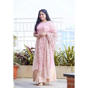 Chandini Sreedharan Instagram - Wearing @parvathy_chankramath for #AlluRamendran #Promotions 😍 Captured by @pranavraaaj. Swipe! 🥰